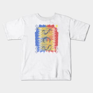 Philippine Flag / Baybayin word Pinay (Filipina Woman) Kids T-Shirt